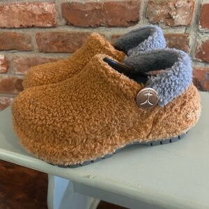 CROCS Cozy Faux Shearling Clog - Brown with Gray Trim